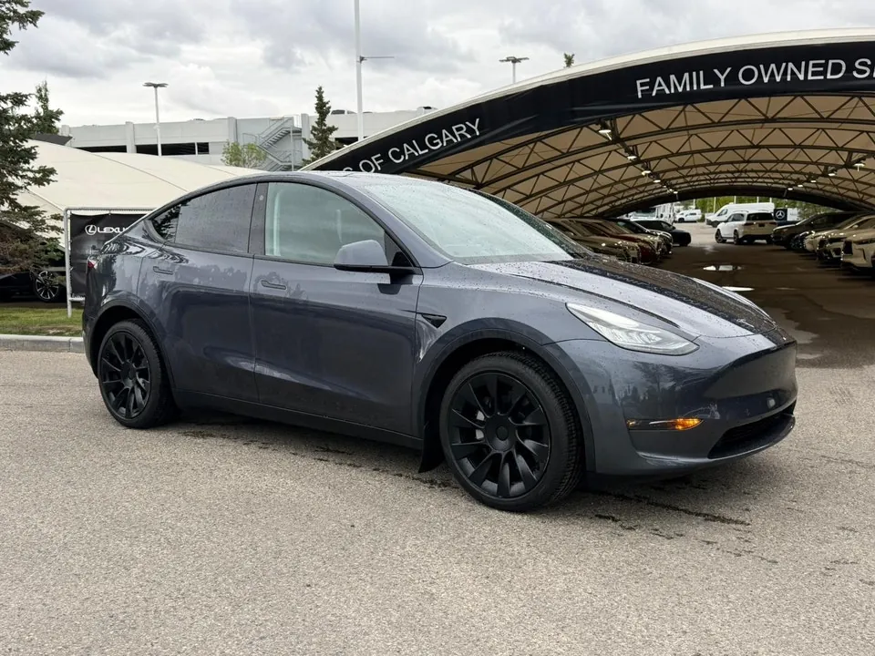 Tesla Model Y 2023 photo 2
