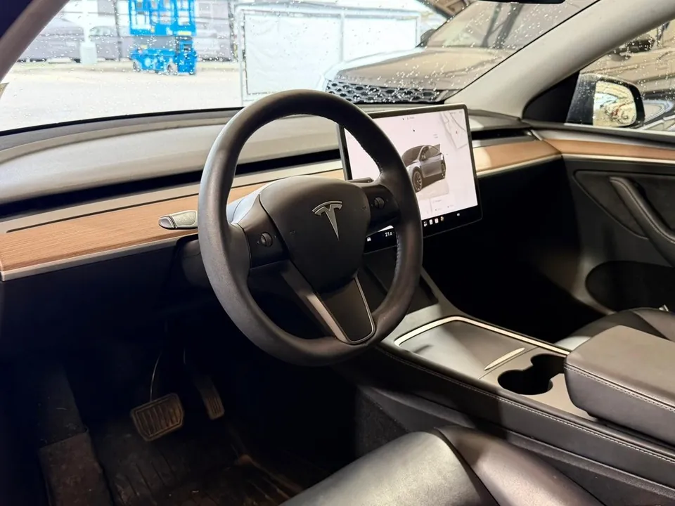Tesla Model Y 2023 photo 5