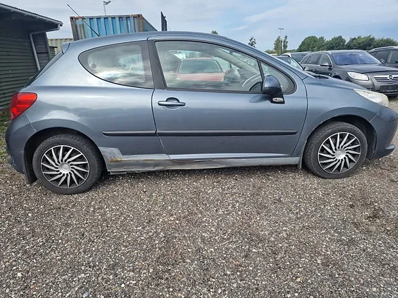 Peugeot 207 2006 photo 3