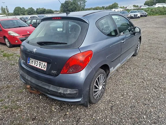 Peugeot 207 2006 photo 4