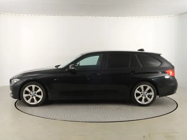 BMW 3 Series Touring 2015 photo 2