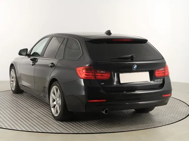 BMW 3 Series Touring 2015 photo 3