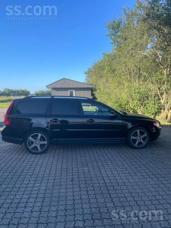 Volvo V70 2009 photo 2