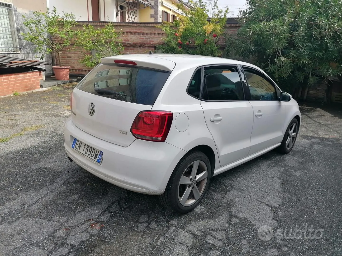 Volkswagen Polo 2012 photo 2