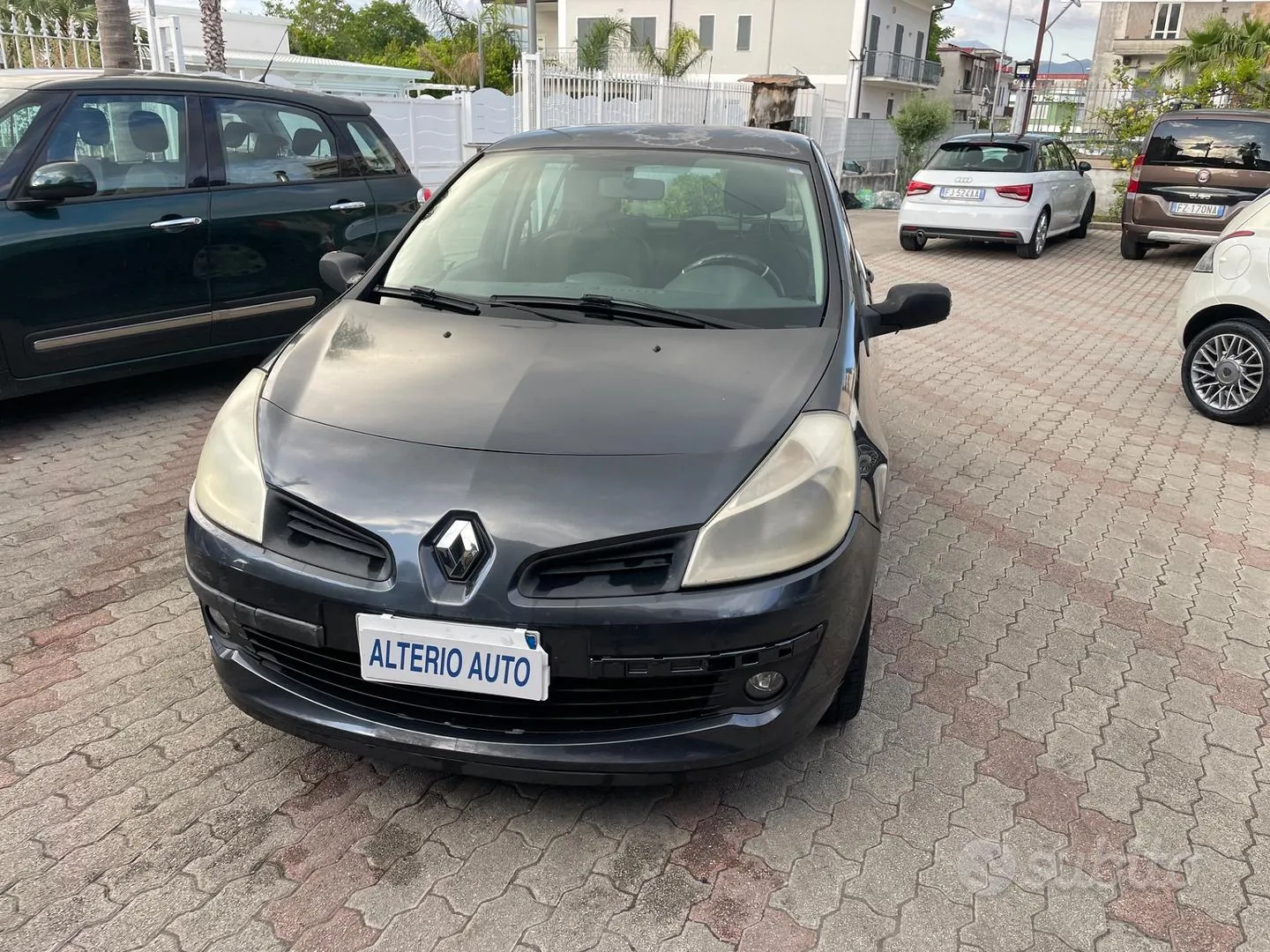 Renault Clio 2006 photo 2
