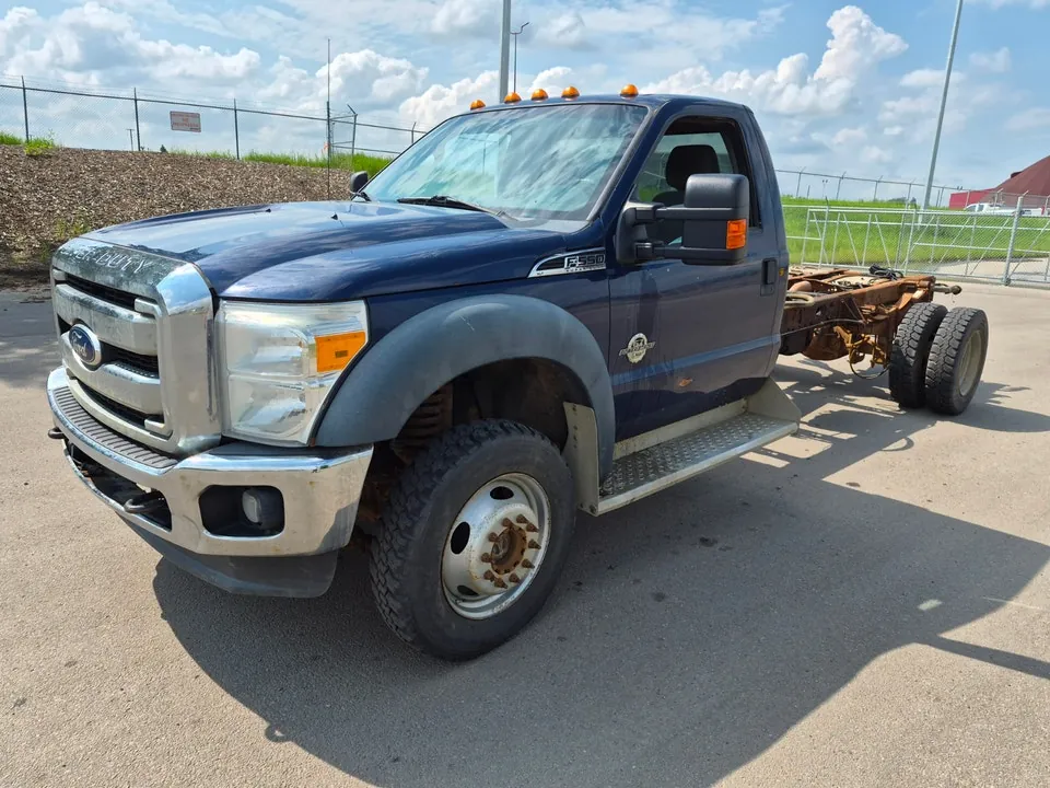Ford F-550 2011 photo 3