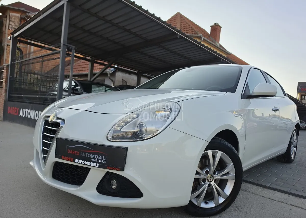 Alfa Romeo Giulietta 2011 photo 4