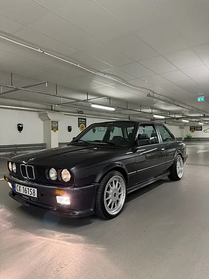 BMW 323I