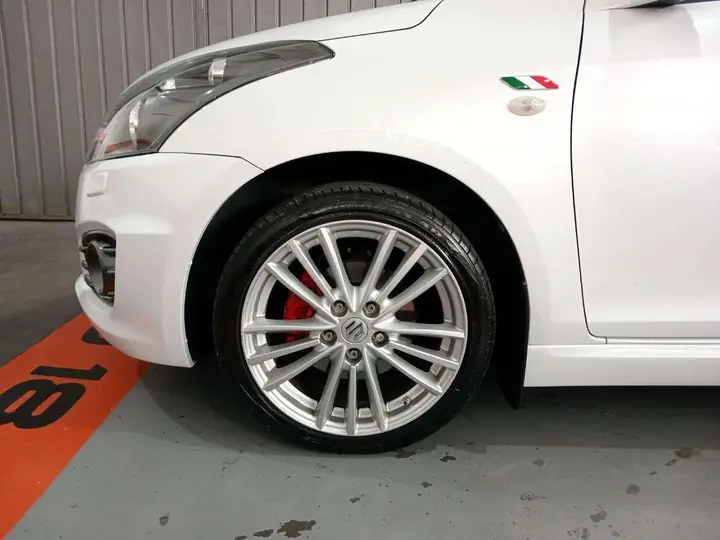 Suzuki Swift Sport 2016 photo 2