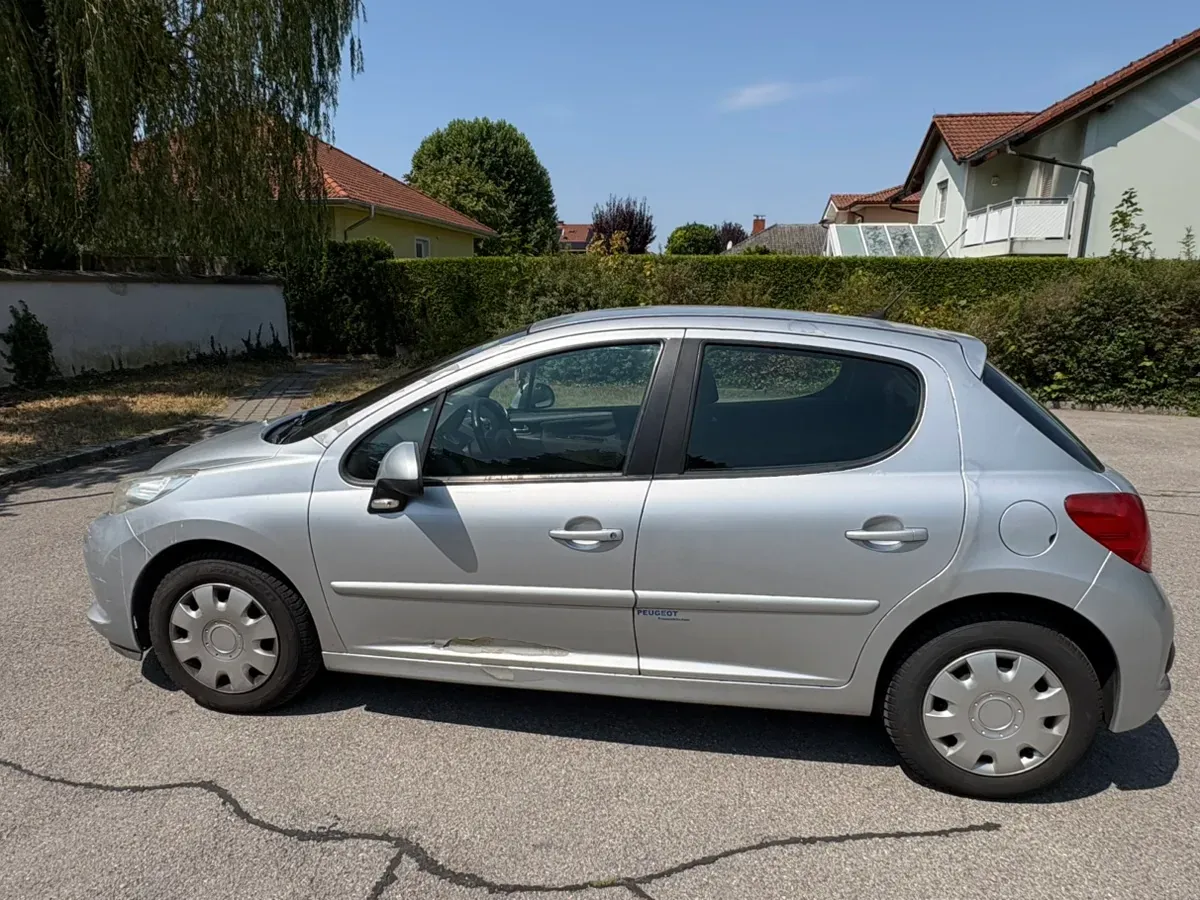 Peugeot 207 2008 photo 2