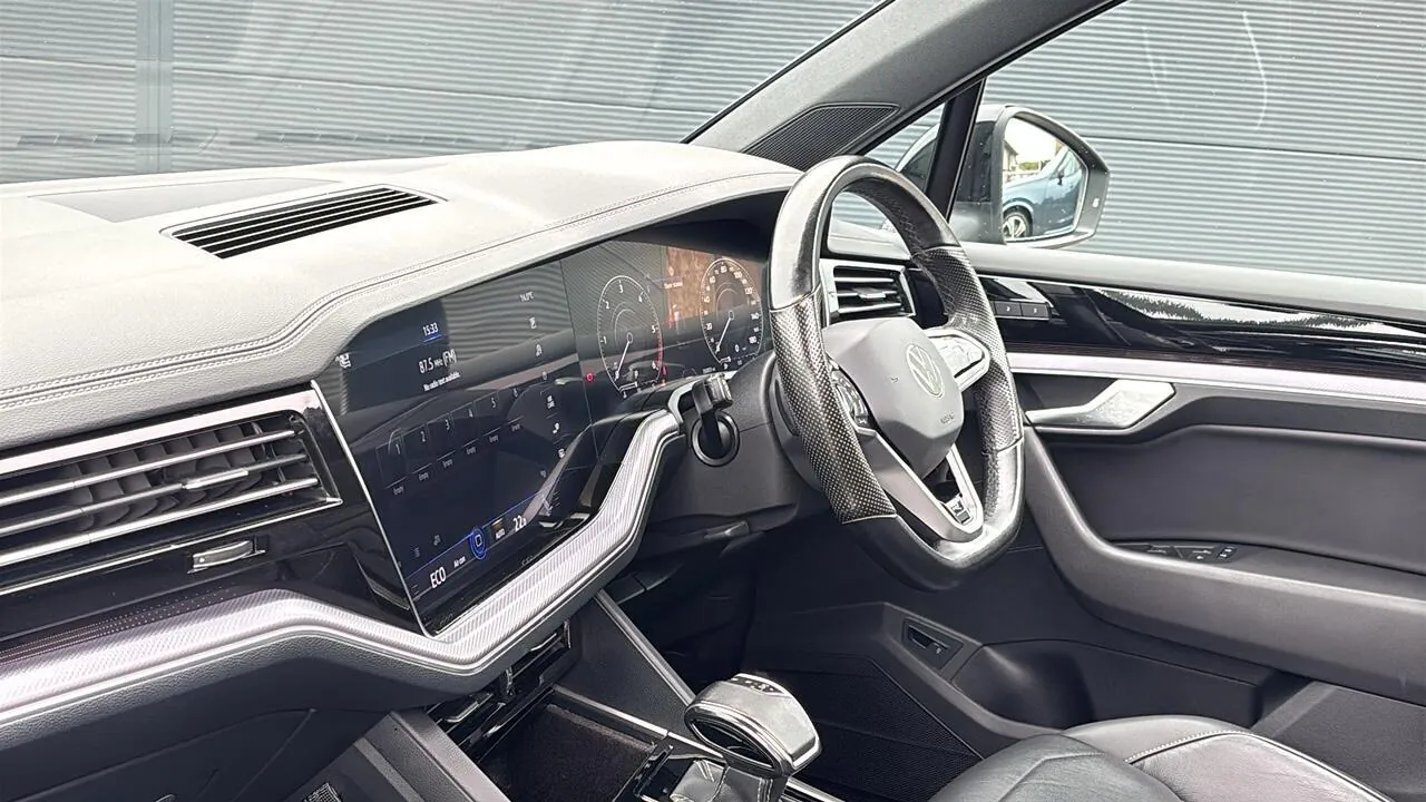 Volkswagen Touareg 2023 photo 2