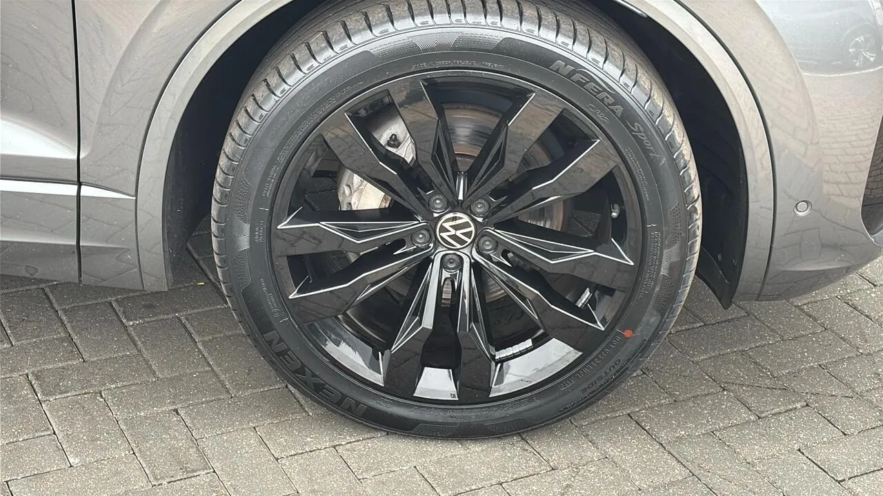Volkswagen Touareg 2023 photo 5