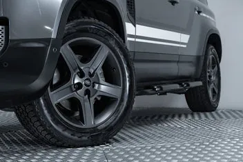 Land Rover Defender 2022 photo 3