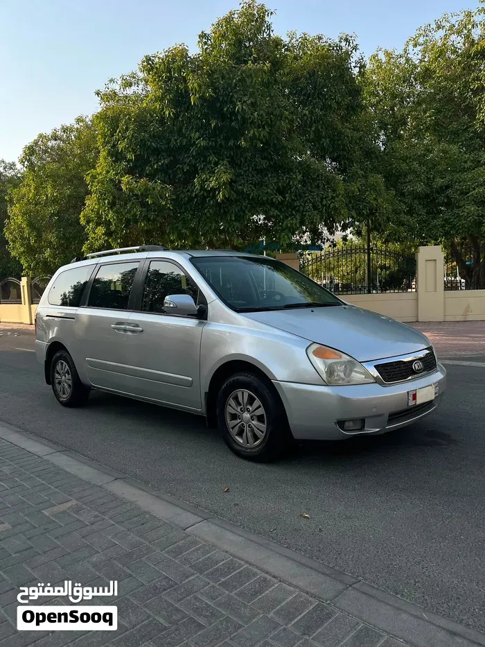 Kia Carnival 2013 photo 4