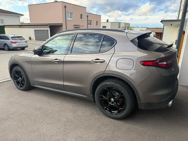 Alfa Romeo Stelvio 2017 photo 3