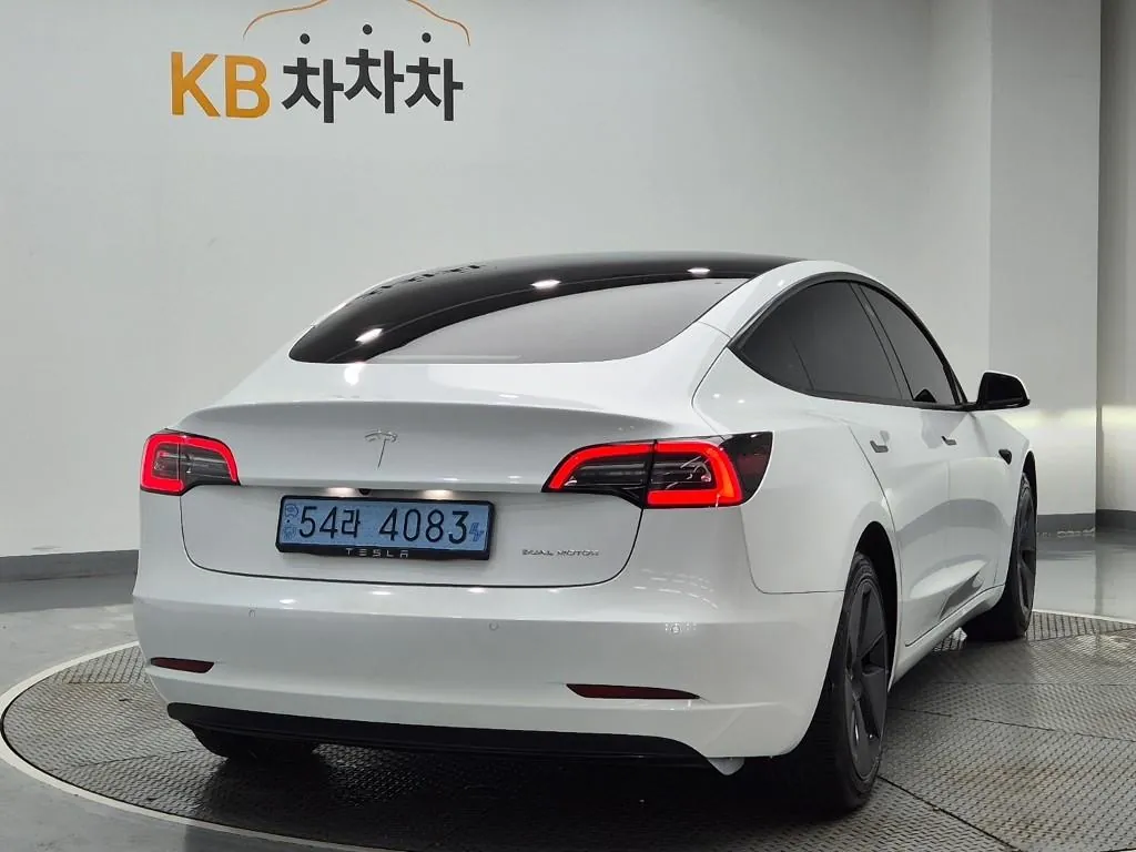 Tesla Model 3 2022 photo 3