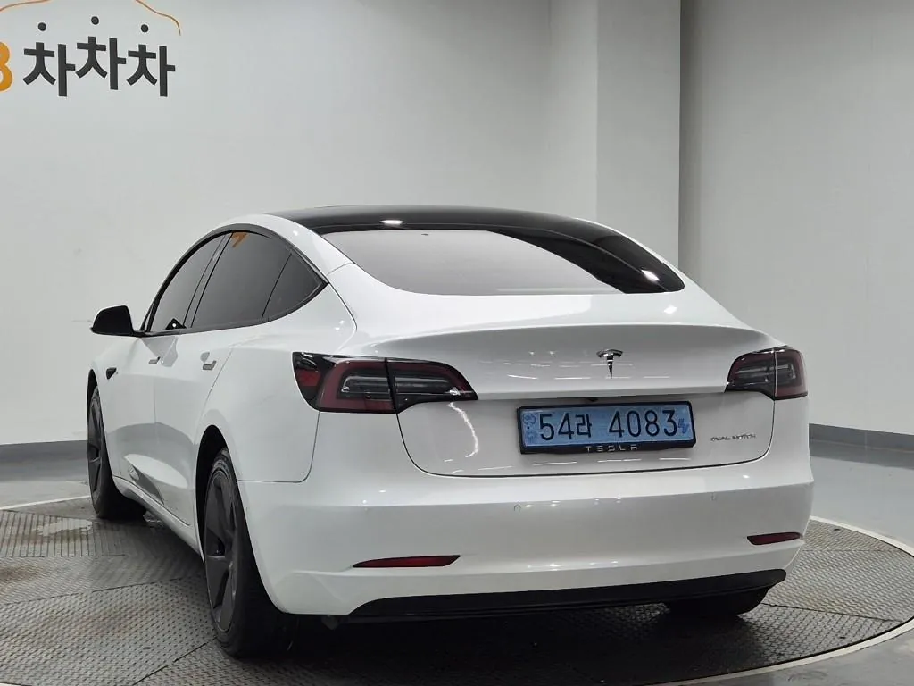 Tesla Model 3 2022 photo 2
