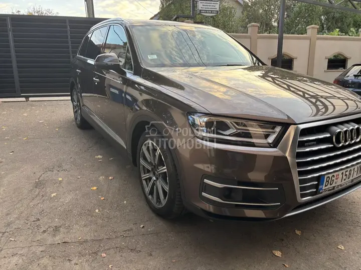 Audi Q7 2015 photo 2