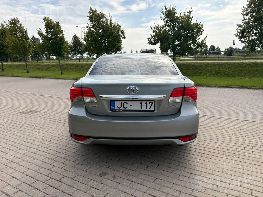 Toyota Avensis 2012 photo 4