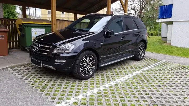 Mercedes-Benz M-Class 2011 photo 3