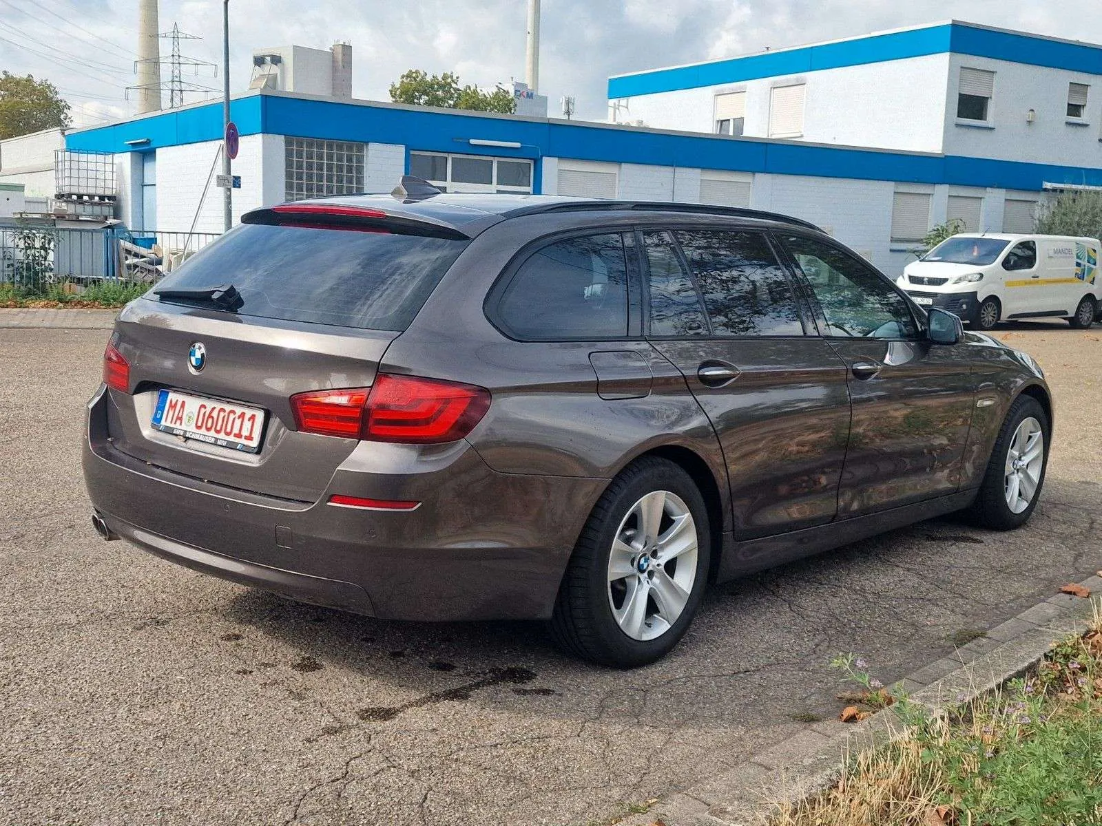 BMW 530 5 Touring 2012 photo 4