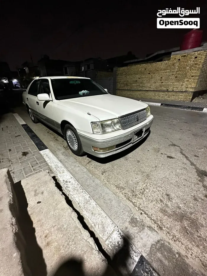 Toyota Crown 1998 photo 2