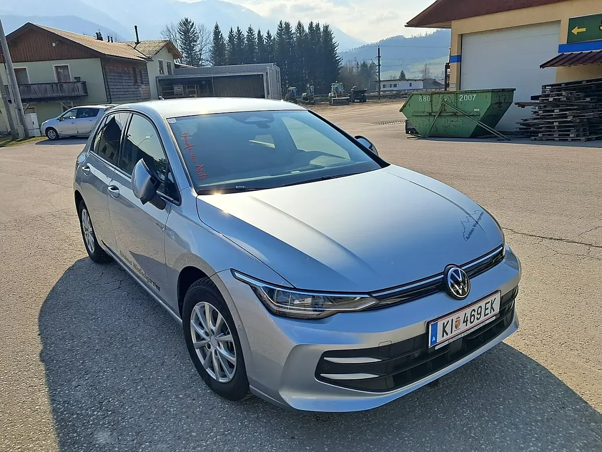 Volkswagen Golf 2026 photo 2
