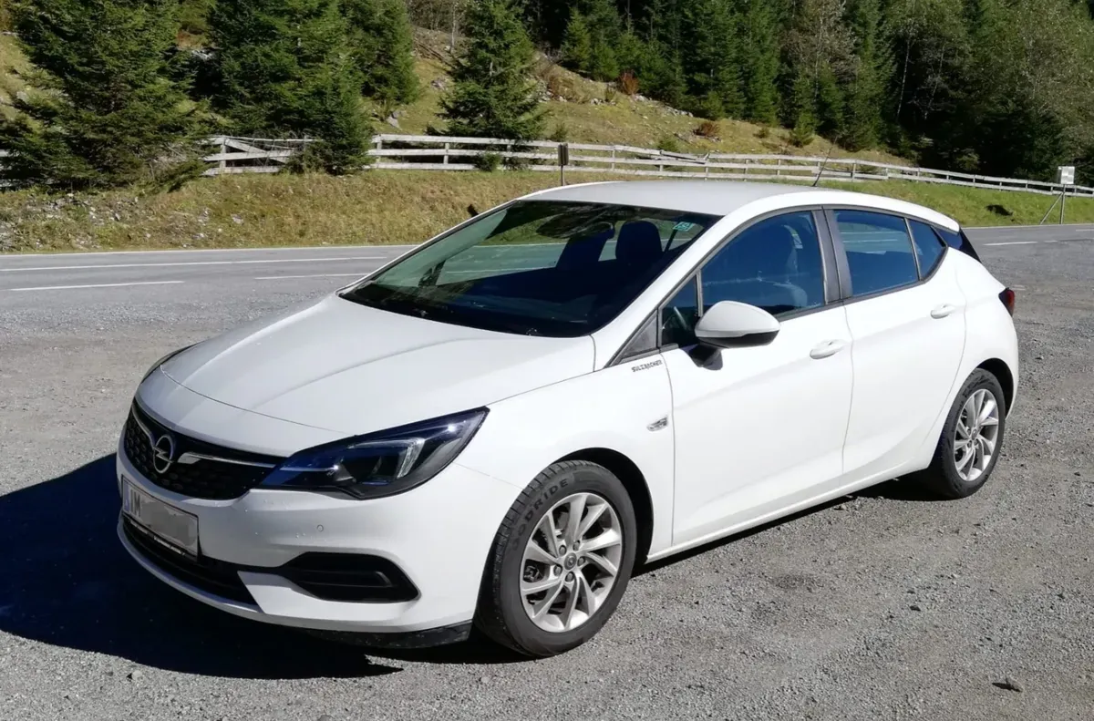 Opel Astra 2020 photo 2