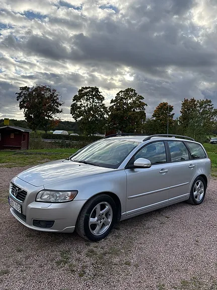 Volvo V50 2011 photo 2
