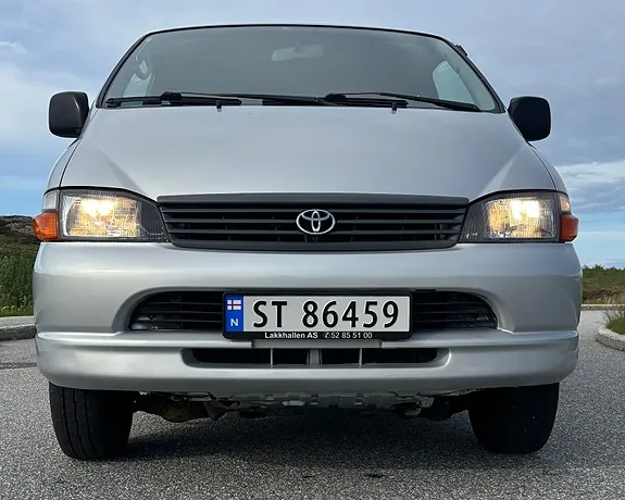 Toyota Hiace 2004 photo 2