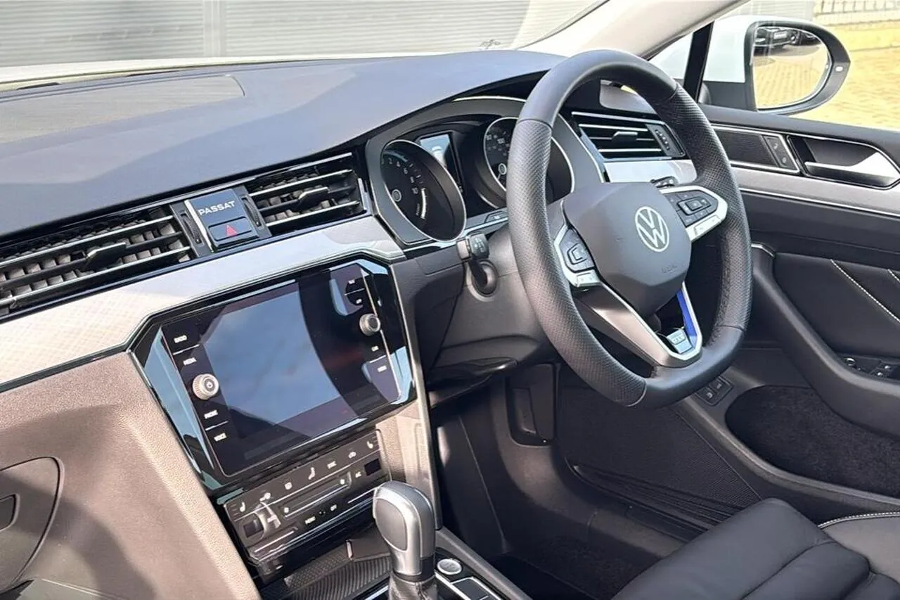 Volkswagen Passat 2025 photo 2