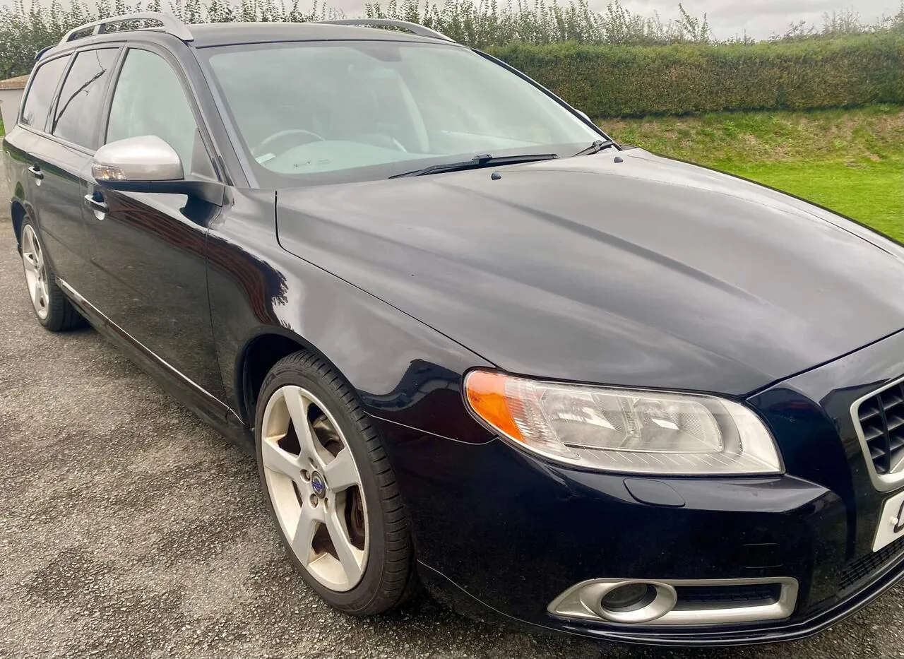 Volvo V70 2011 photo 2