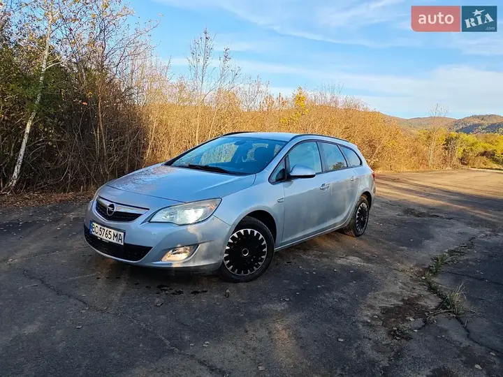 Opel Astra 2011 photo 4