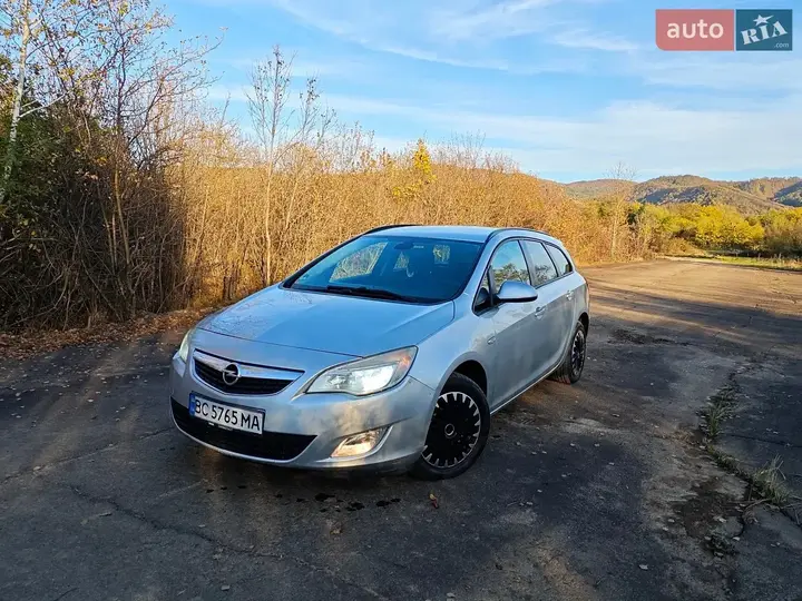 Opel Astra 2011 photo 3