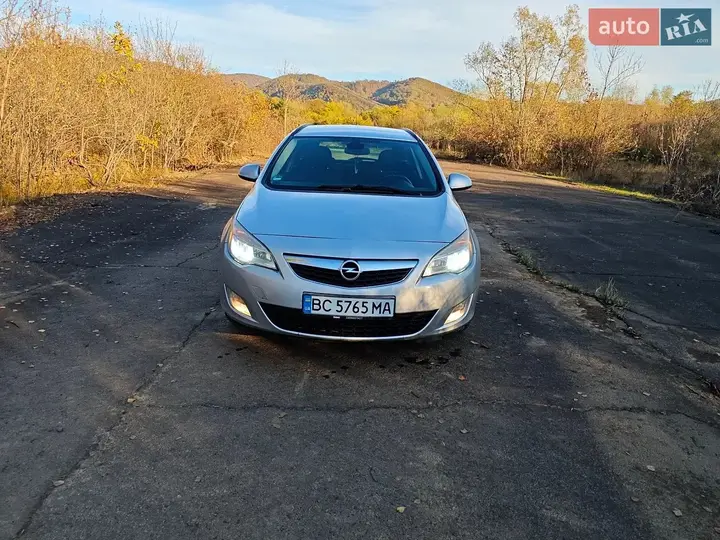 Opel Astra 2011 photo 5