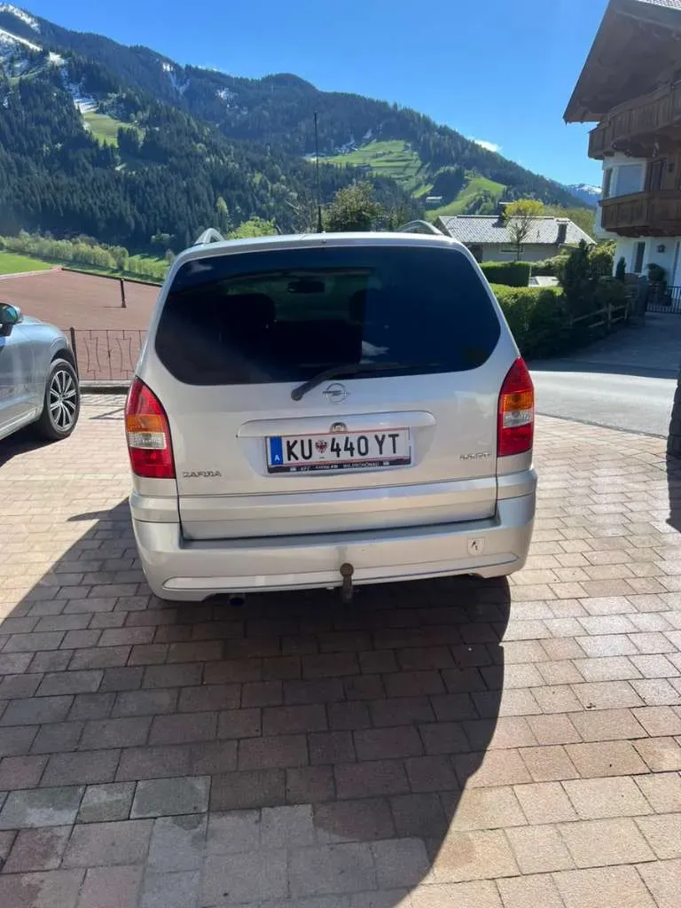Opel Zafira 2004 photo 2