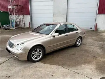 Mercedes-Benz C180