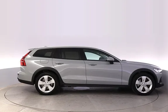 Volvo V60 Cross Country 2024 photo 5