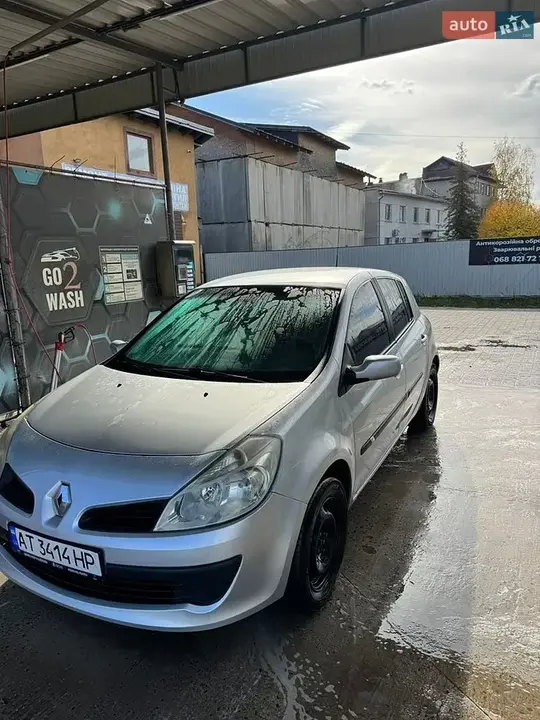 Renault Clio 2006 photo 2