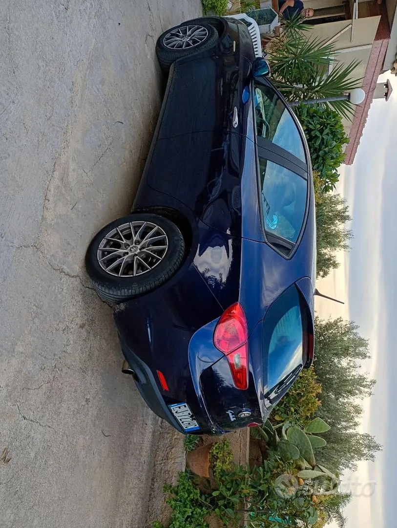 Alfa Romeo Giulietta 2011 photo 2