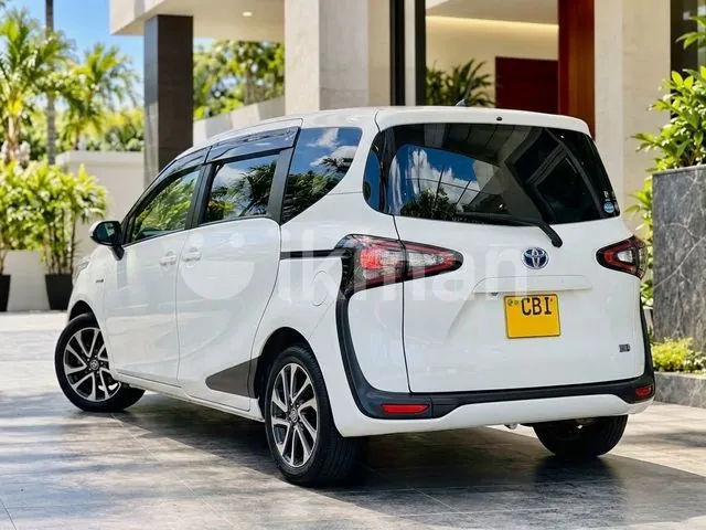 Toyota Sienta 2018 photo 2