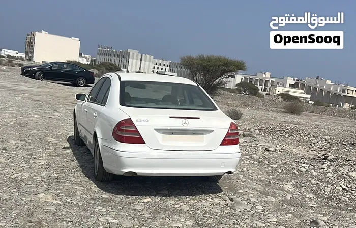 Mercedes-Benz E-Class 2004 photo 2