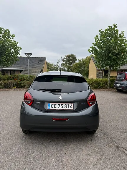 Peugeot 208 2016 photo 2