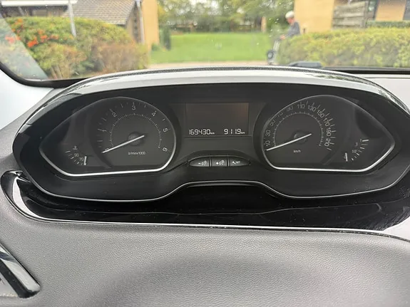 Peugeot 208 2016 photo 3