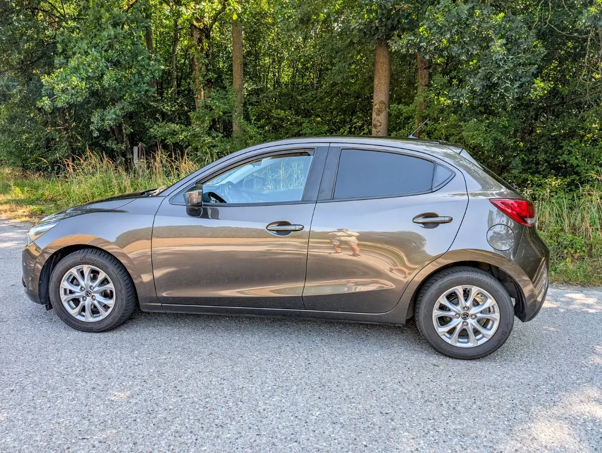 Mazda Mazda2 2015 photo 3