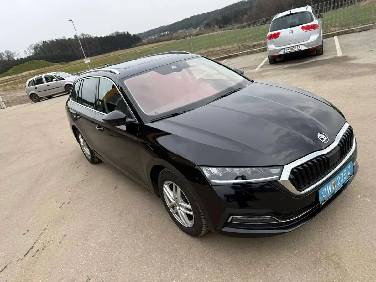 Skoda Octavia 2023 photo 2