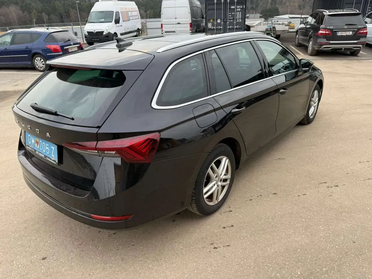 Skoda Octavia 2023 photo 3