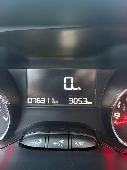 Peugeot 208 2015 photo 4