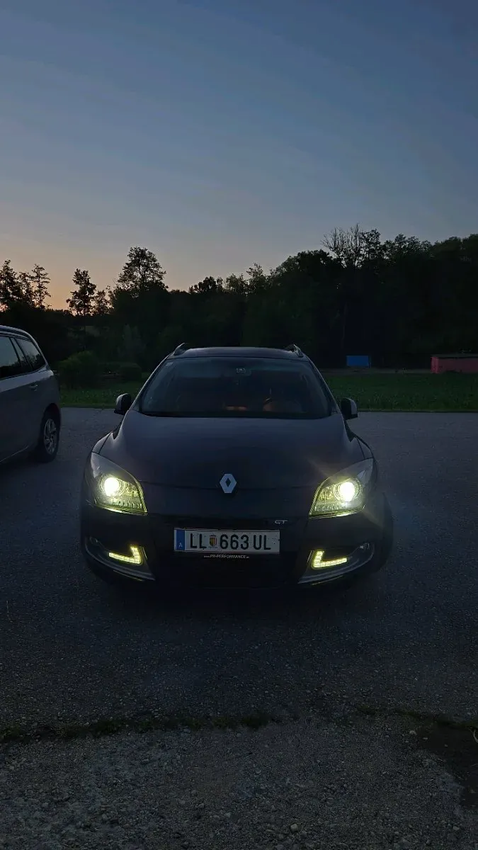 Renault Megane 2012 photo 2