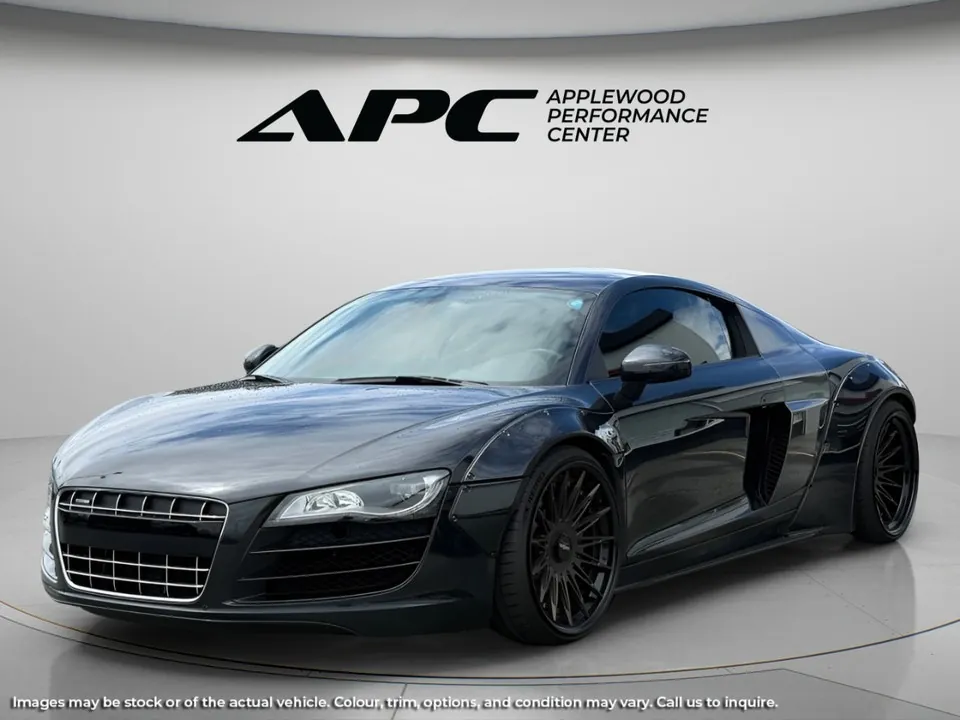 Audi R8 2010 photo 2